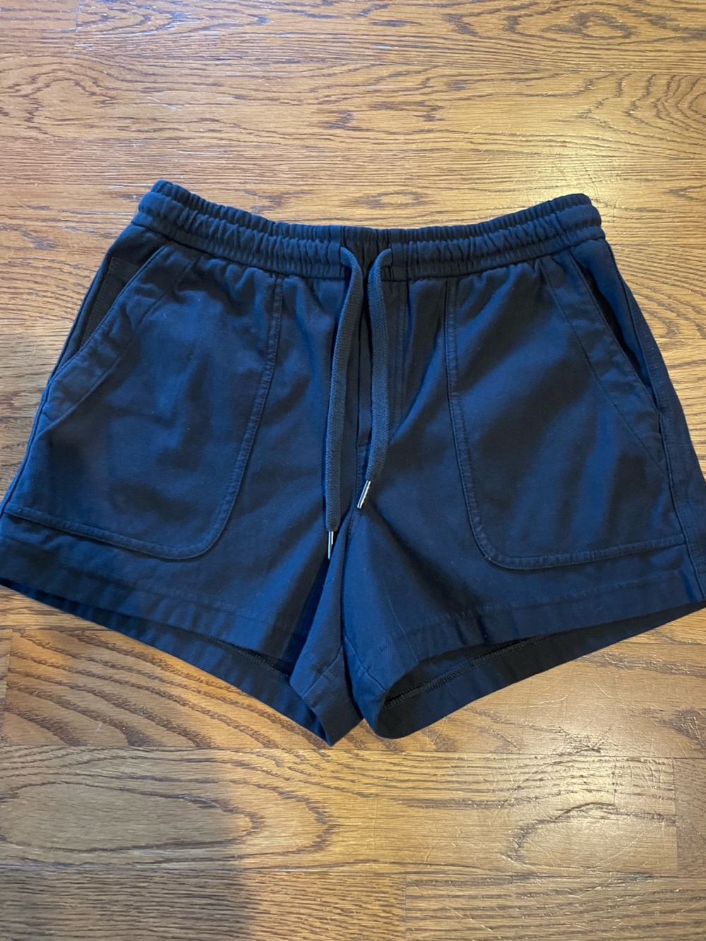 Athleta black pull on shorts